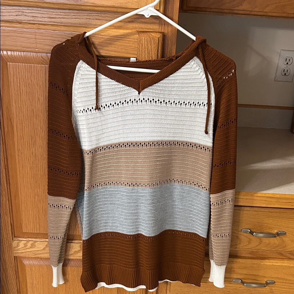 Elegant V-Neck Striped Sweater in Brown and Cream